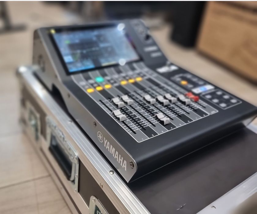 Amanet F28: Mixer Digital YAMAHA DM3S +case THON