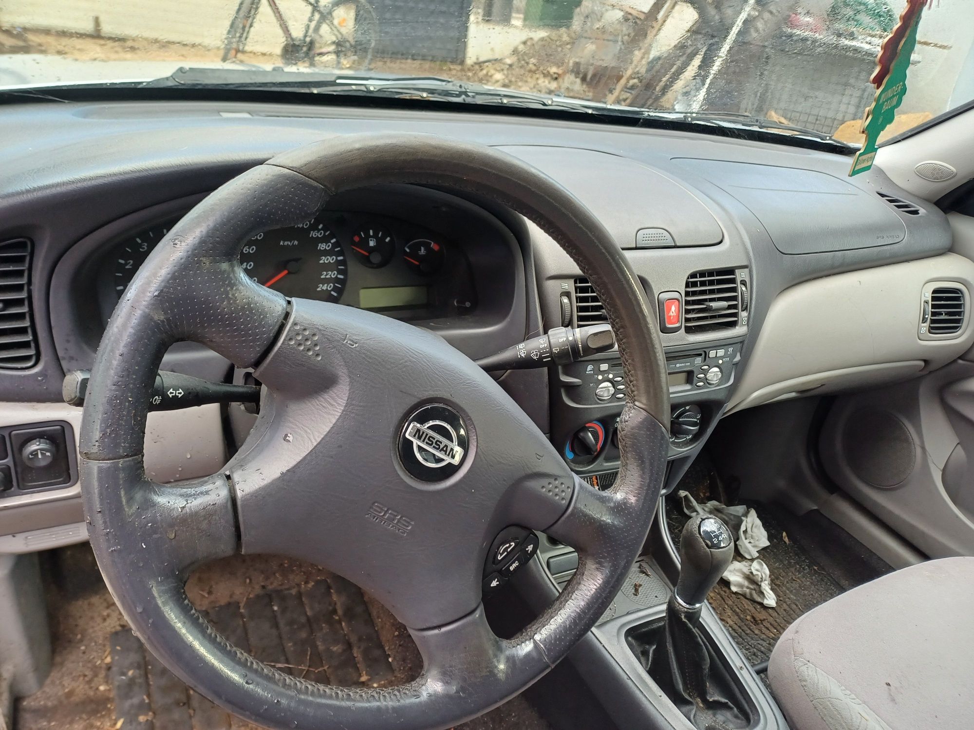 Nisan almera  benzin за части!