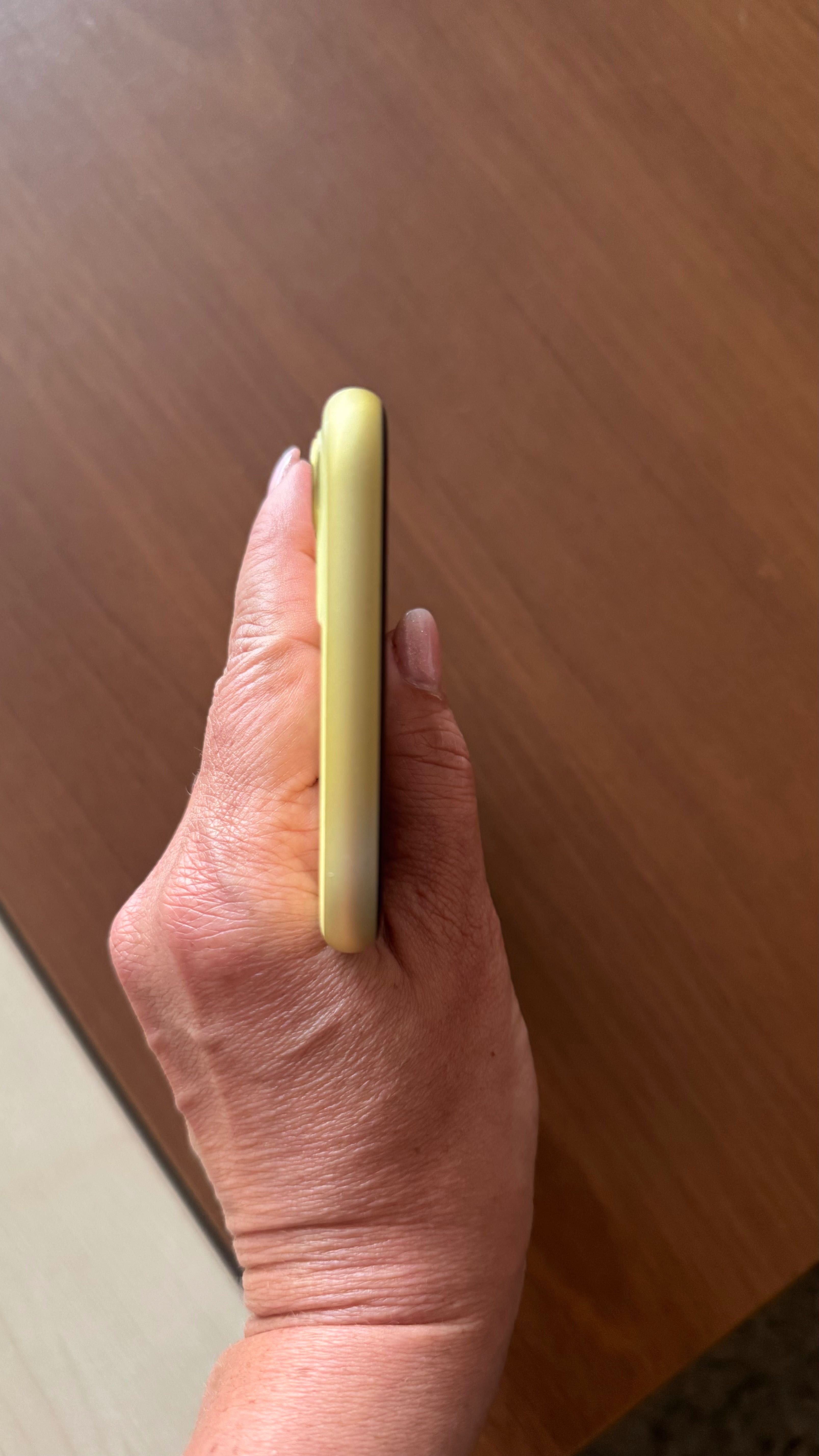 iPhone 11 Yellow gold перфектен!