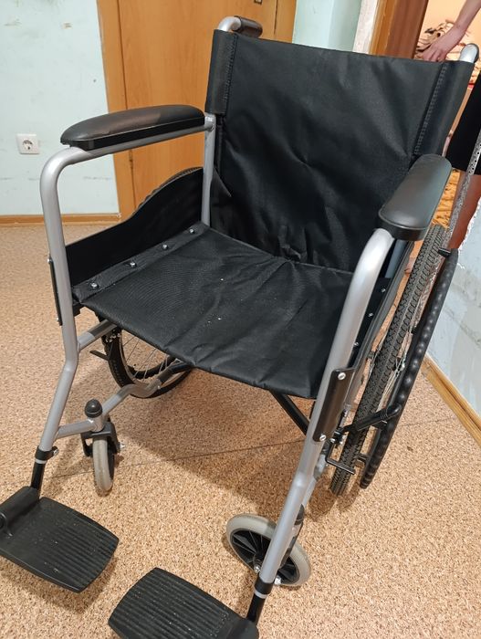 Продам инвалидную коляску