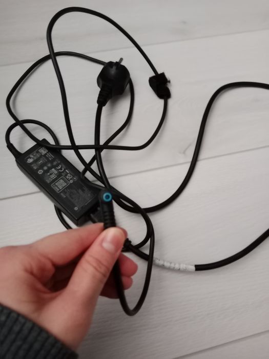 Зарядка для ноутбука