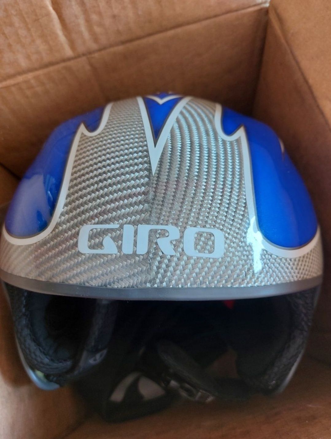 Горнолыжный карбоновый шлем Giro, практически новый.