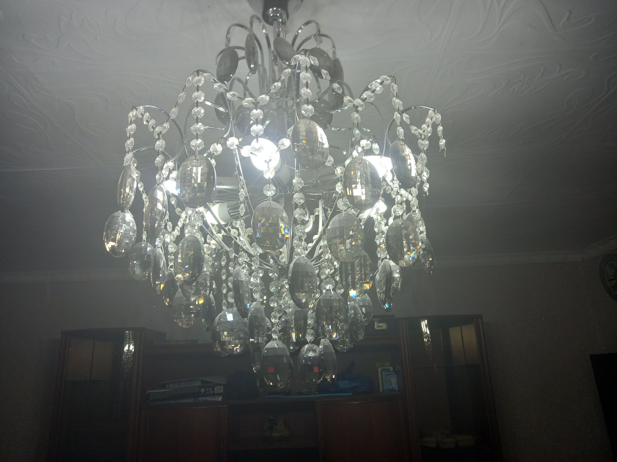 Продам люстру срочно 5000.