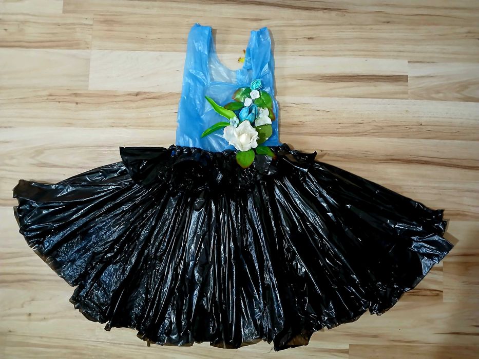 Rochita din materiale reciclabile pt fetita,mar 5-7 ani