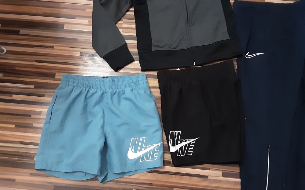 (M 137-147) NIKE оригинален екип 3 части(60лв)шорти(30лв)тениски(25лв)