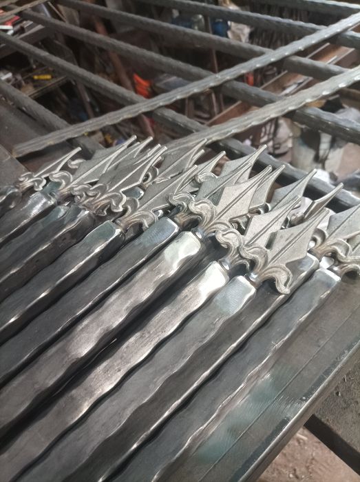 Врати,огради,парапети,метални конструкции.