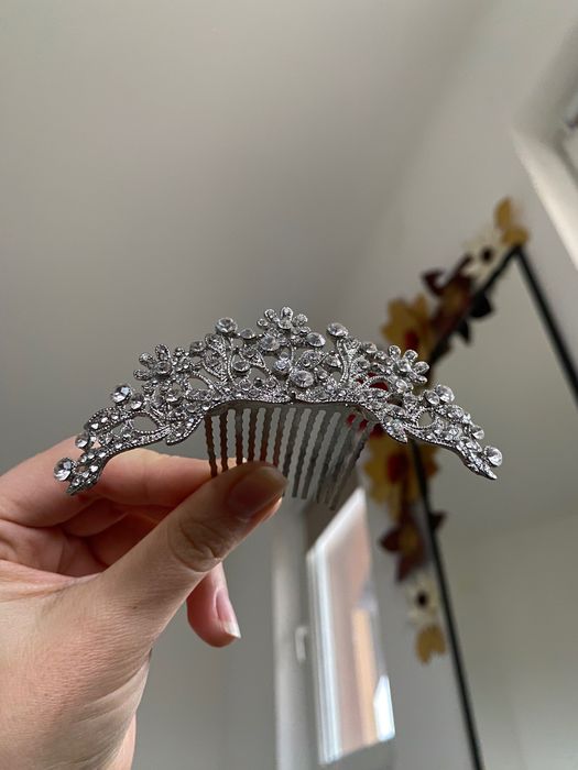 Diademă, accesoriu de păr