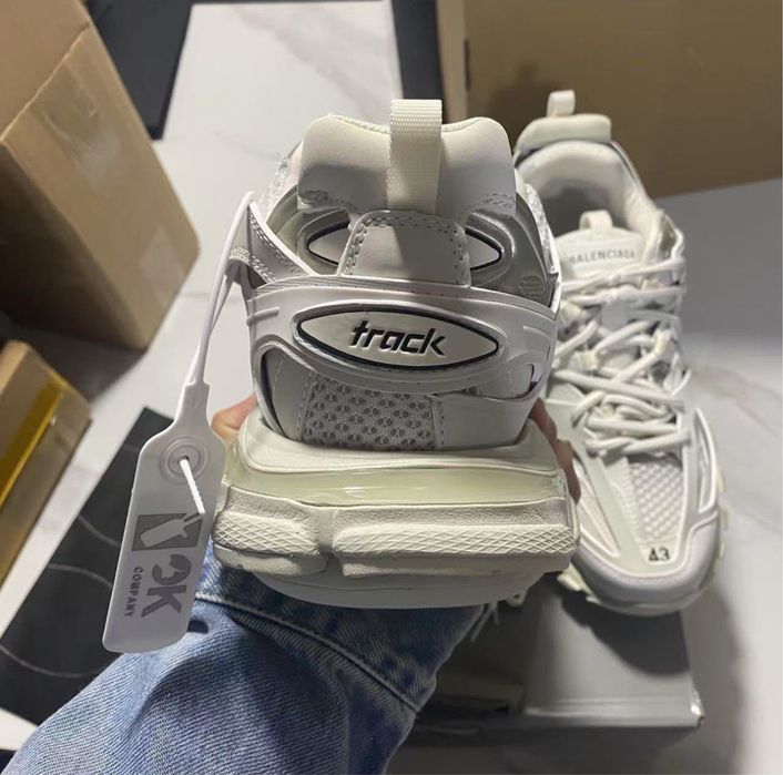 Balenciaga track alb