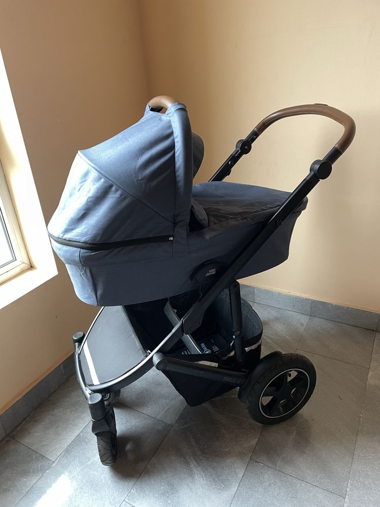 Продавам количка Britax Römer Smile III - 3 в 1 с кош и столче за кола