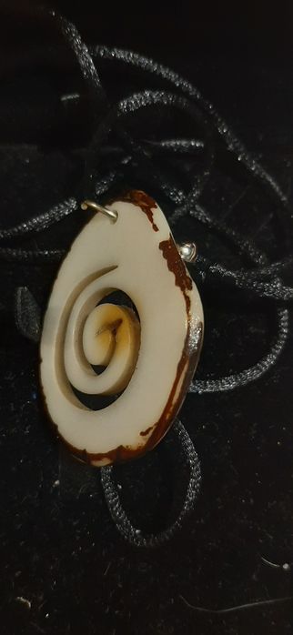 Медальон,от естествена палма/tagua