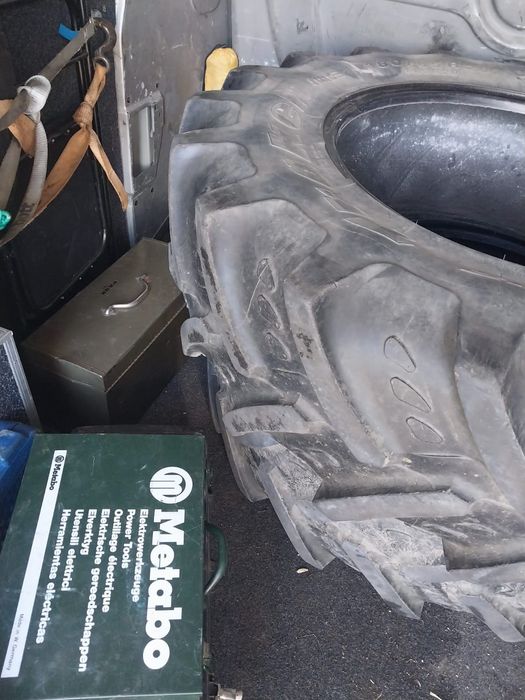 Vând cauciucuri  de tractor în stare bună