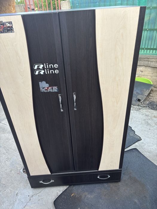 Se vinde dulap de haine