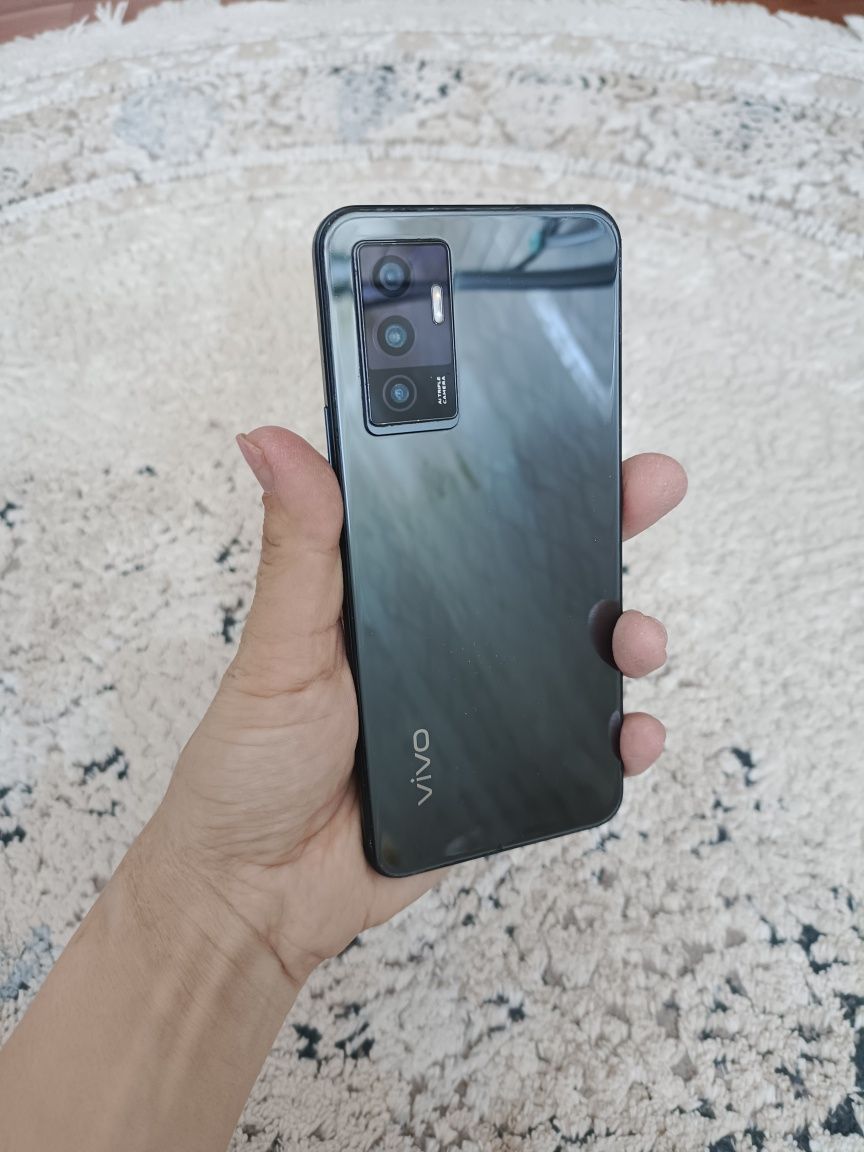 Продам телефон Vivo V23E