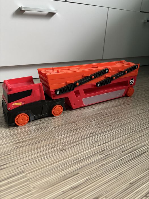 Camion transportator Hot wheels