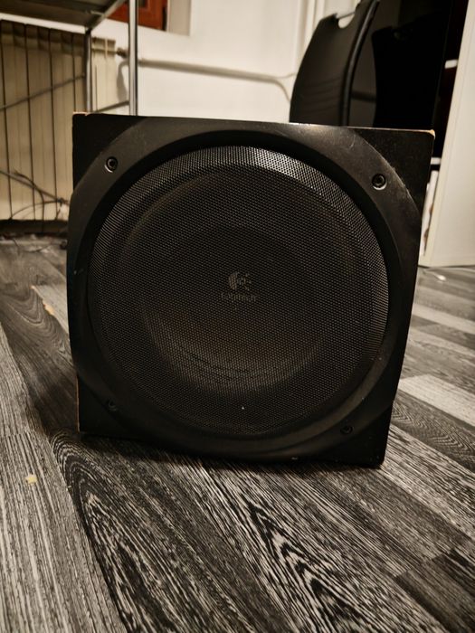 Subwoofer Logitech z5500 model vechi