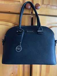 Дамска чанта черен цвят среден размер
