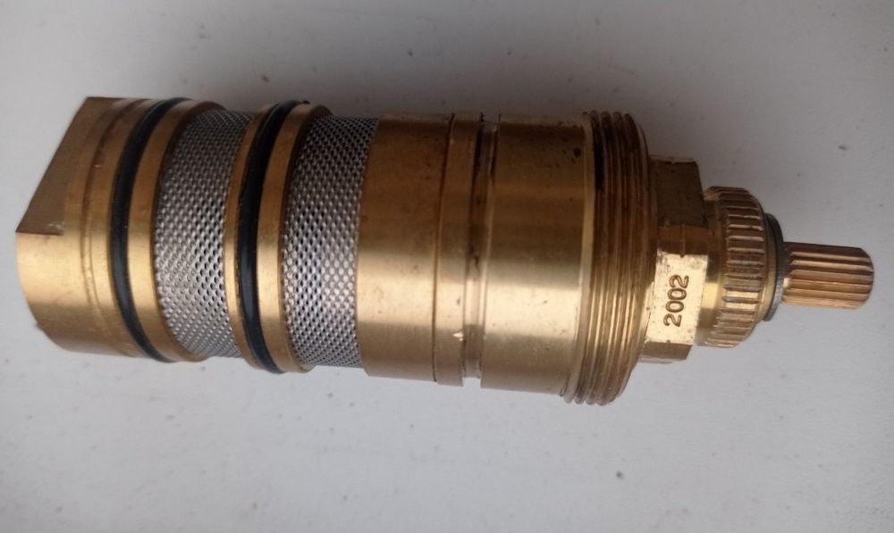 Descriere
Cartuș termostatic cu debit mai mare pentru robinete încorpo