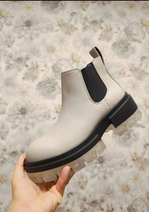 Ghete noi cu etichetă H&M, marimea 38