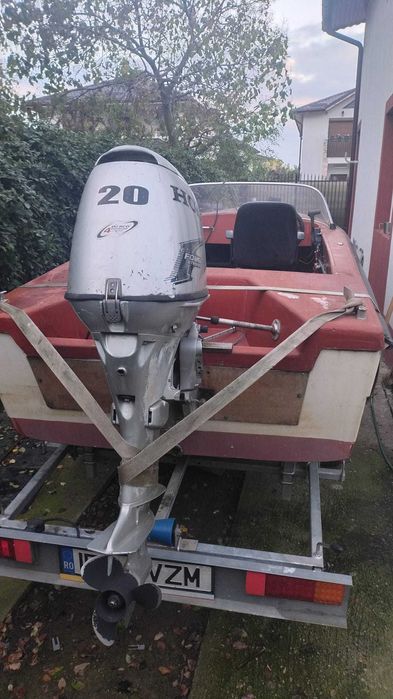 Barca de vanzare + motor Honda de 30 HP + peridoc inmatriculat in RO