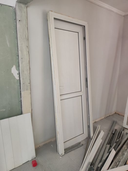 Пластиковые двери бу