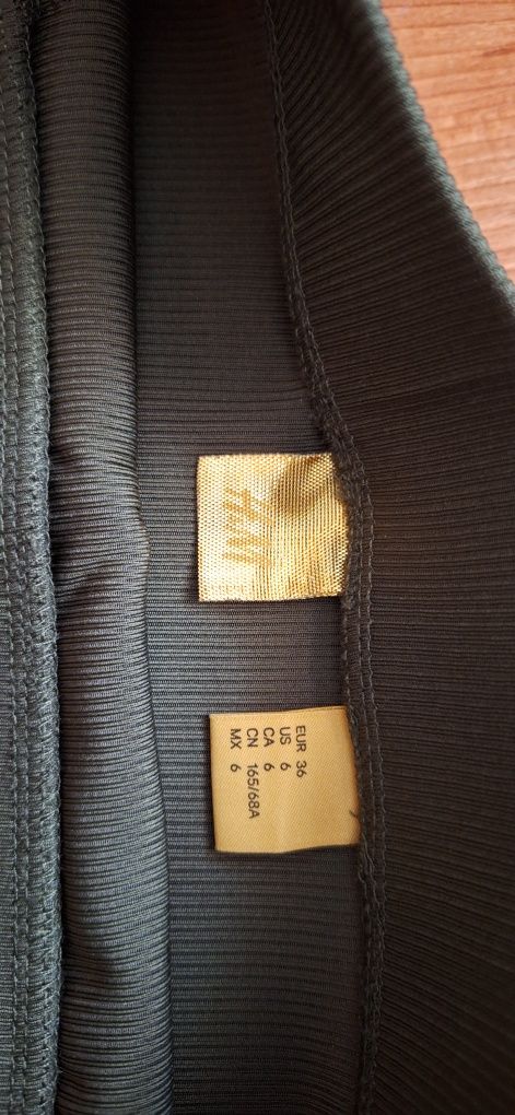 Compleu nou H&M,top si fusta