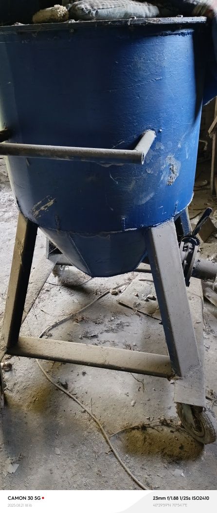 Gazablok stanok sotiladi.