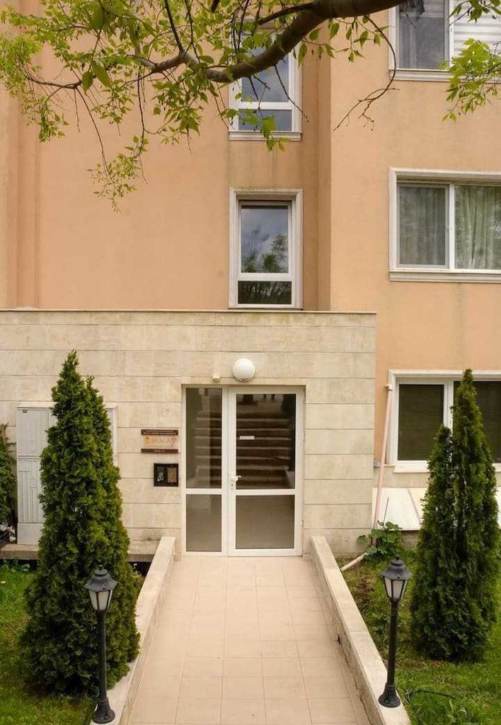 Дава се под наем Двустаен апартамент в Варна, Бизнес хотел - 60 кв.м за 306 € - Снимка #3