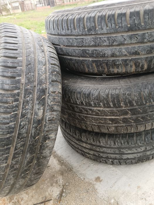 Se vând următoarele!