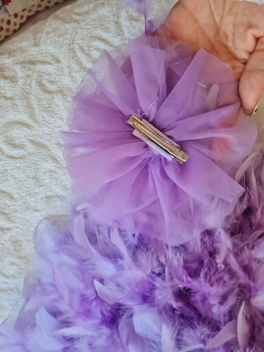 Рокля лилава с естествени пера