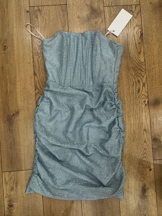 Блестяща синя рокля