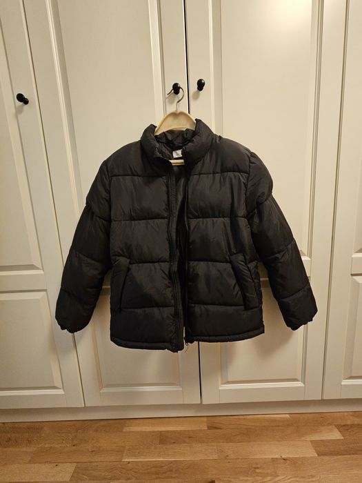 Черно пухено яке h&m