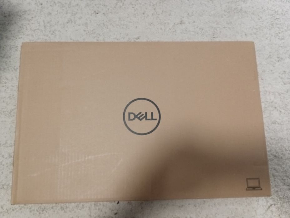 Laptop Sigilat - Dell Inspiron 15 3520 - i3 1215U - 256GB SSD - 8GB R