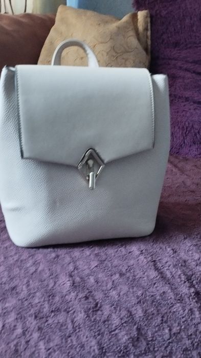 Рюкзак в отличном состоянии светло розовый