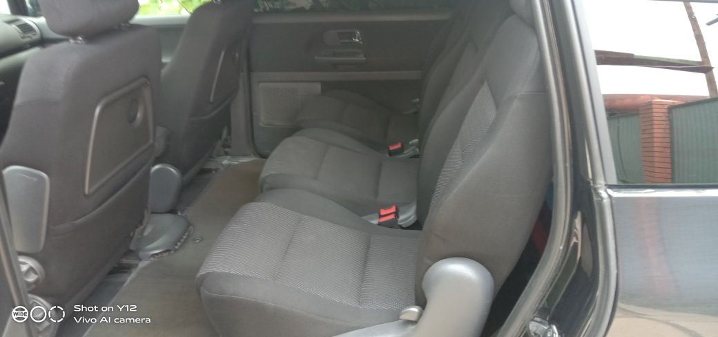 Продам автомобиль SEAT alhambra 2009 года двигатель 1.8 turbo.