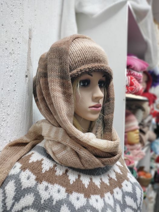 Шапка и бактус(косынка) ручной работы