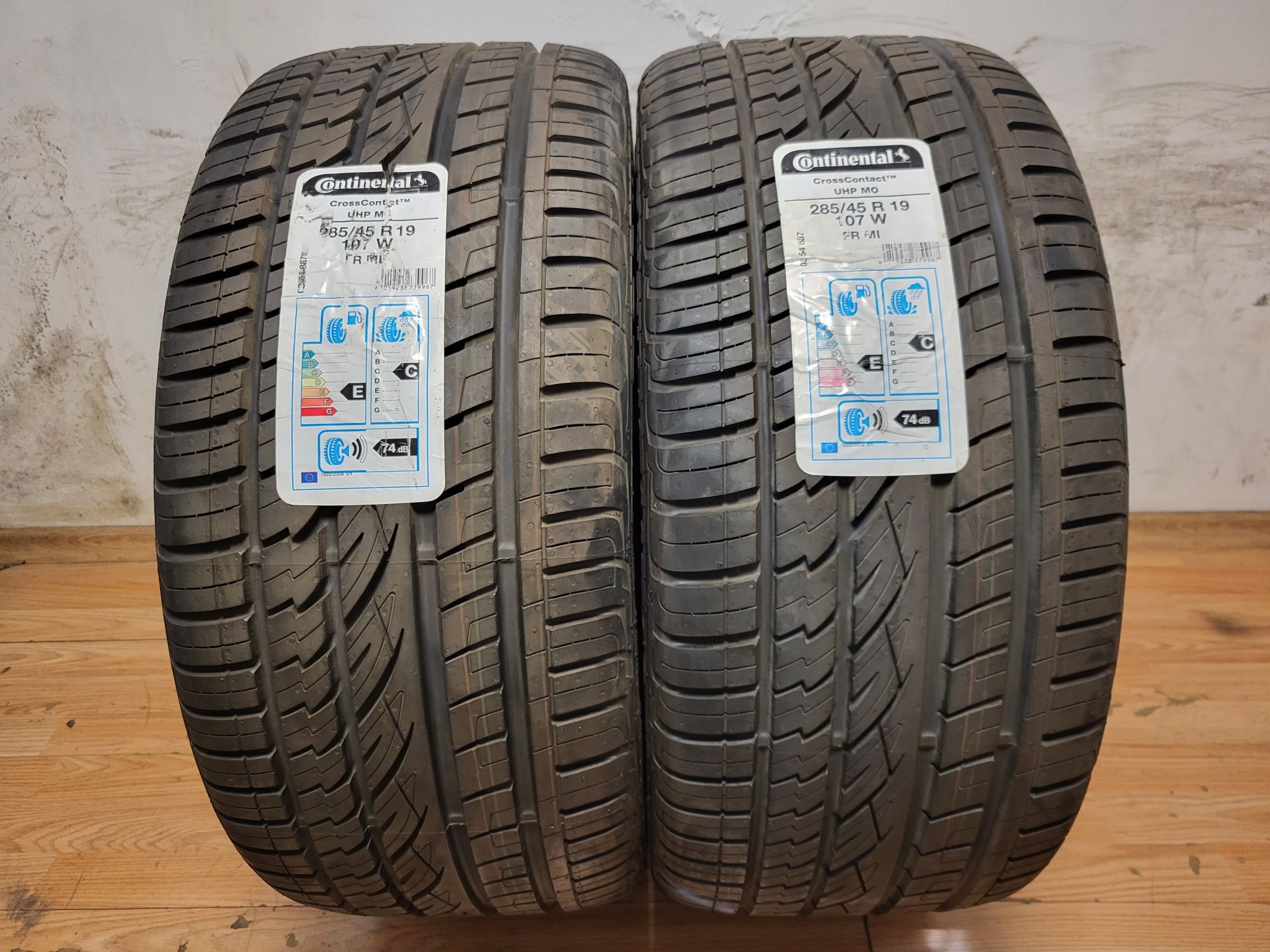 285/45/19 Continental / летни гуми джип