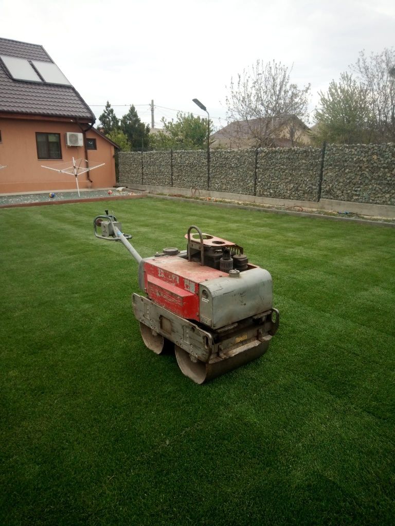 Cilindru compactor cu operator, nisip pietriș piatra, pământ vegetal