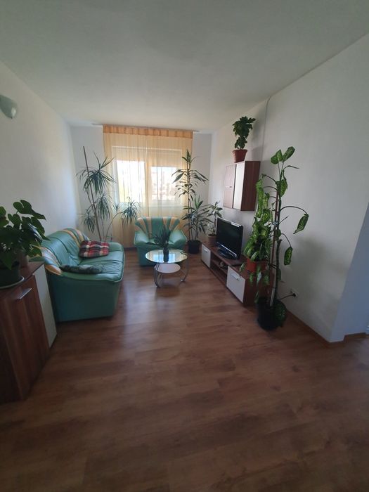 Închiriez apartament patru camere