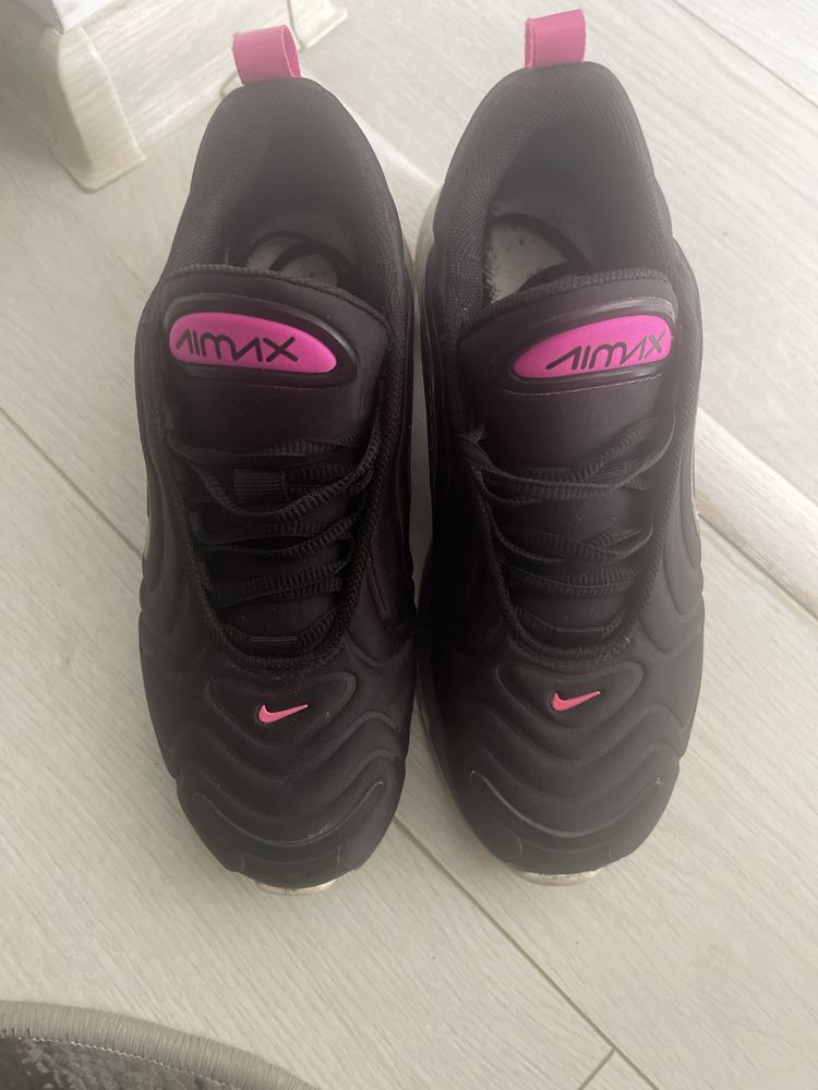 Adidasi Nike air max 720