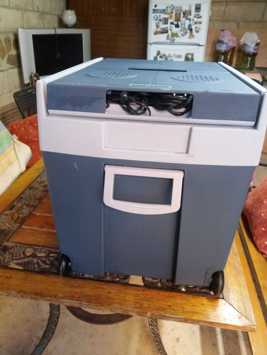 Хладилна чанта 12V и 220V