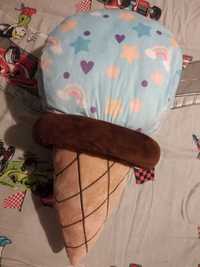 Vând jucărie moale stil perna, sub forma de cornet de înghețată