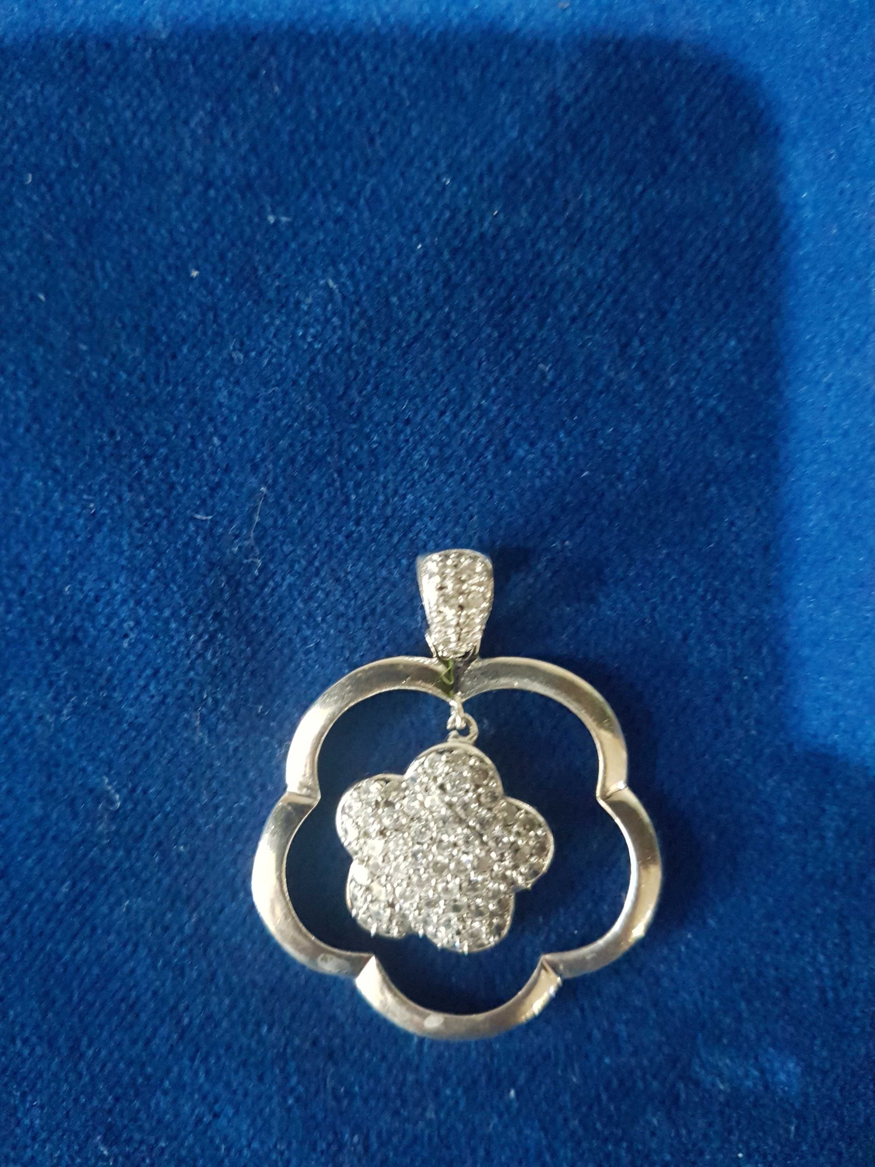 Pandantiv -medalion vintage din argint model superb floare