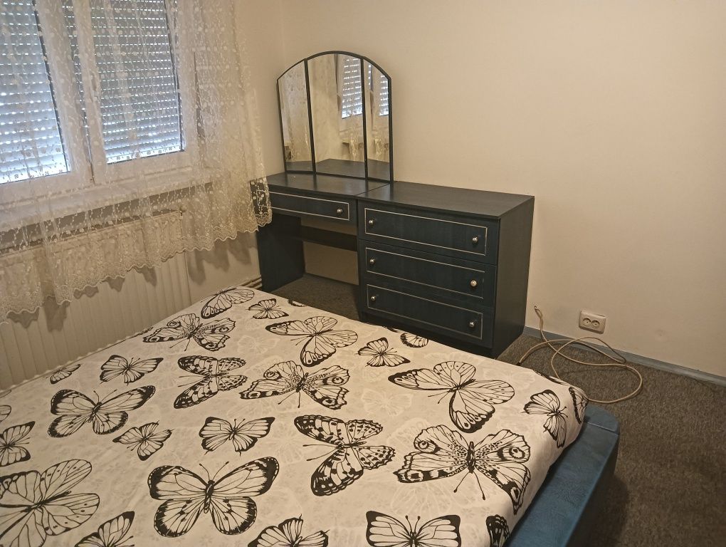 Închiriez apartament