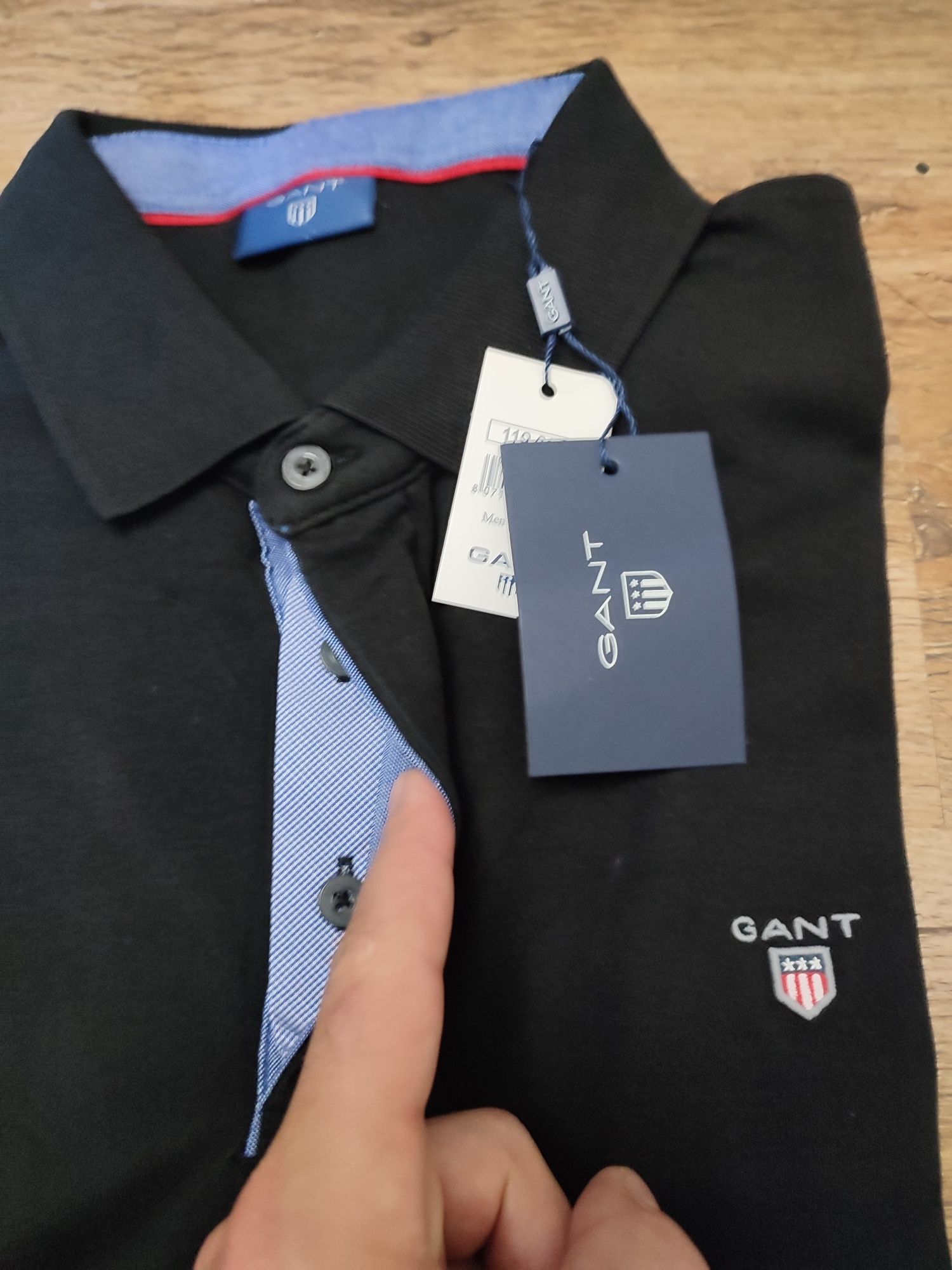 Tricou Gant calitate superioara.