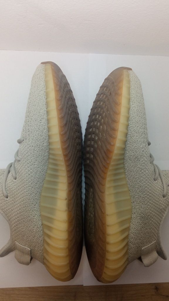 Vând yeezy 350 v2 sesame