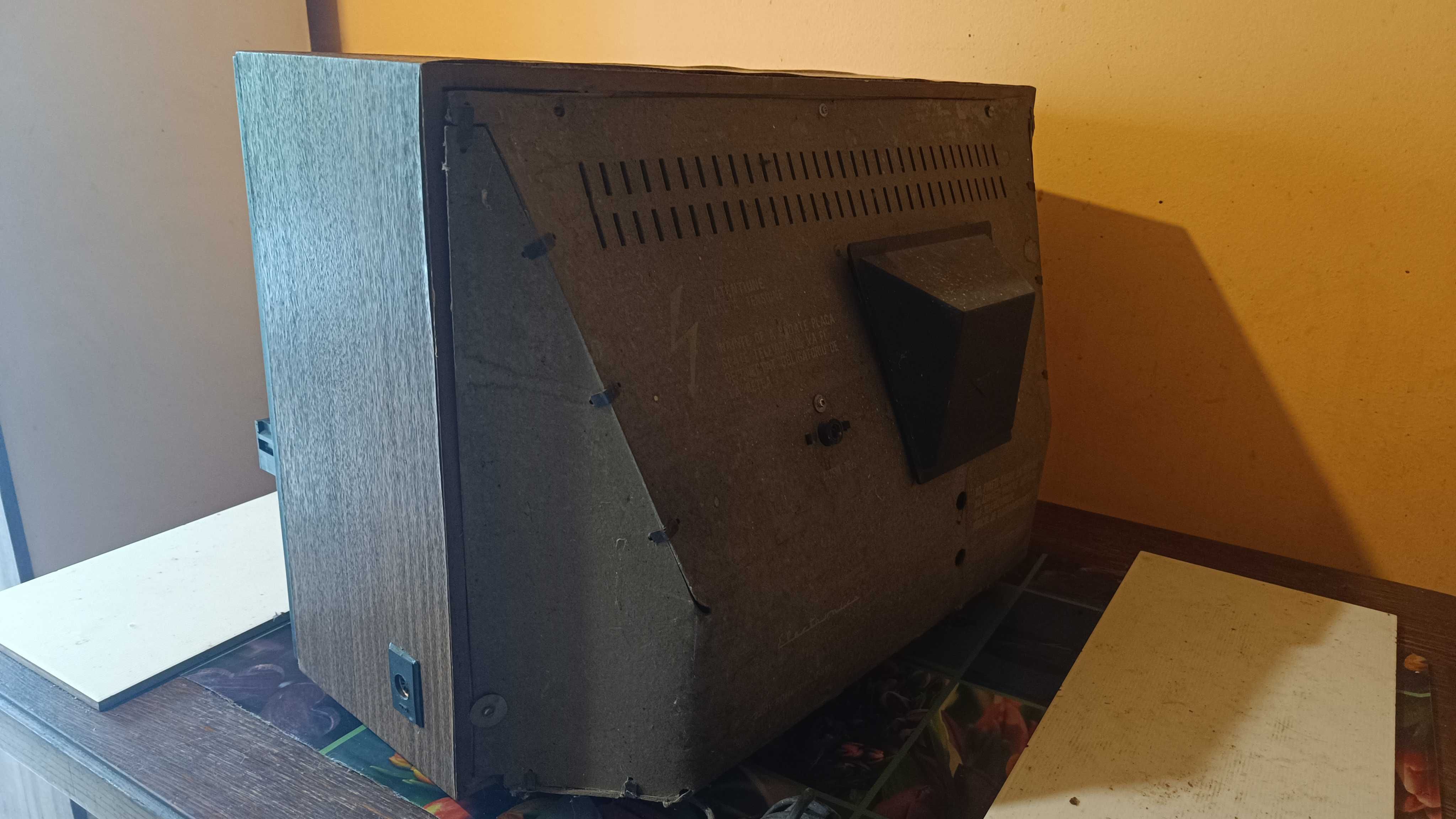 Televizor Alb negru romanesc de colectie [colectionari]
