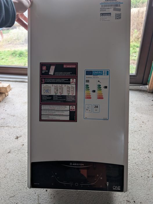 Vând centrala gaz Ariston Genius One 30 kw funcțională