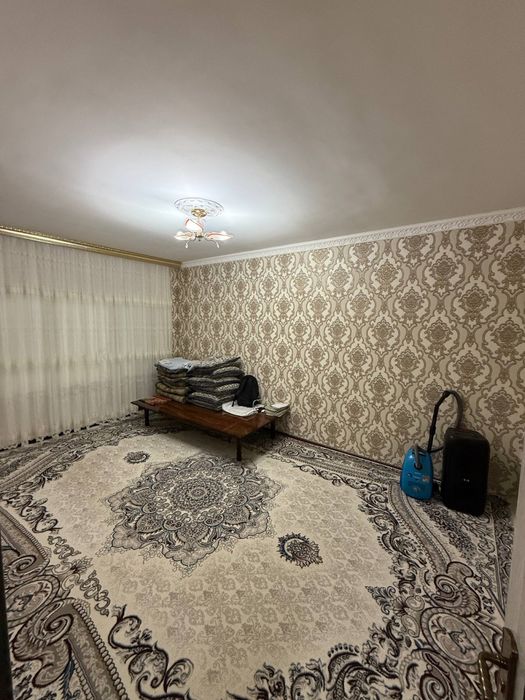 Срочно продаеться квартира 3-комнатная в городе Чирчике раеоне 8-микр