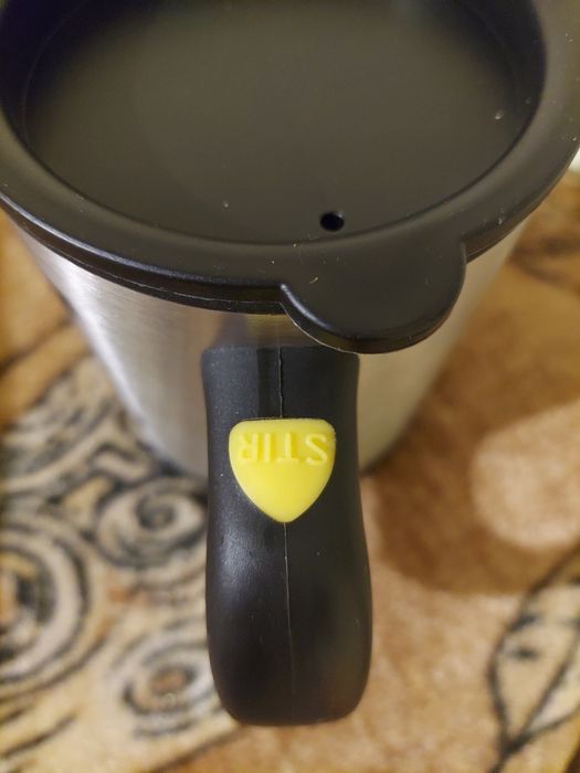 Саморазбъркваща се чаша