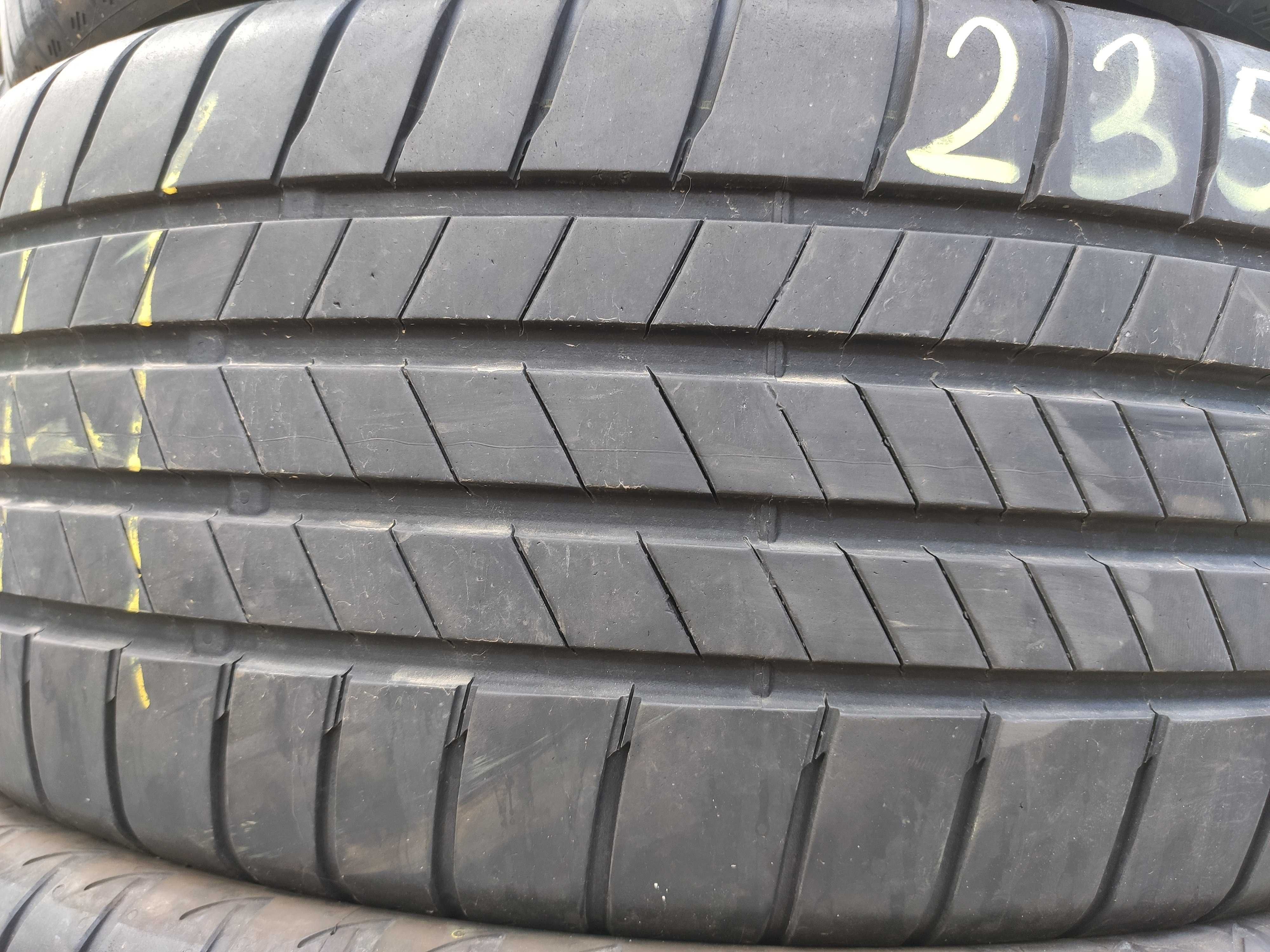 2бр Летни гуми 235 55 18 - Bridgestone -